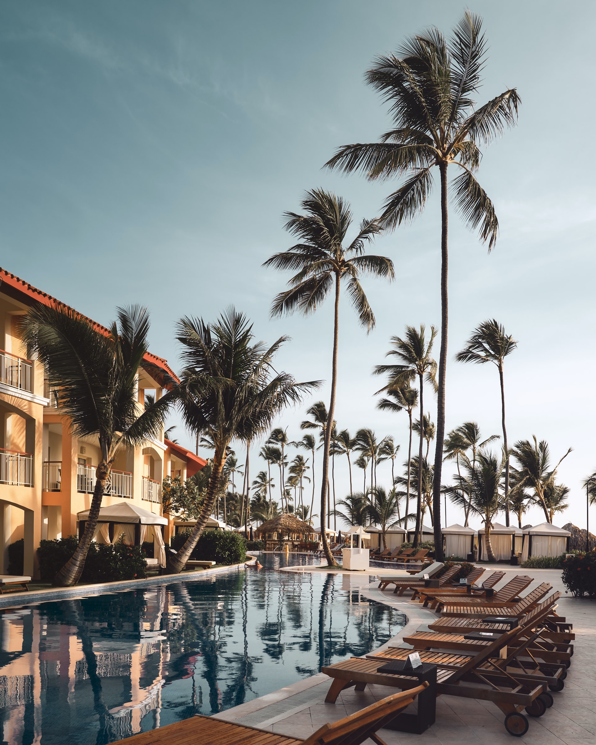 beautiful-hotel-pool